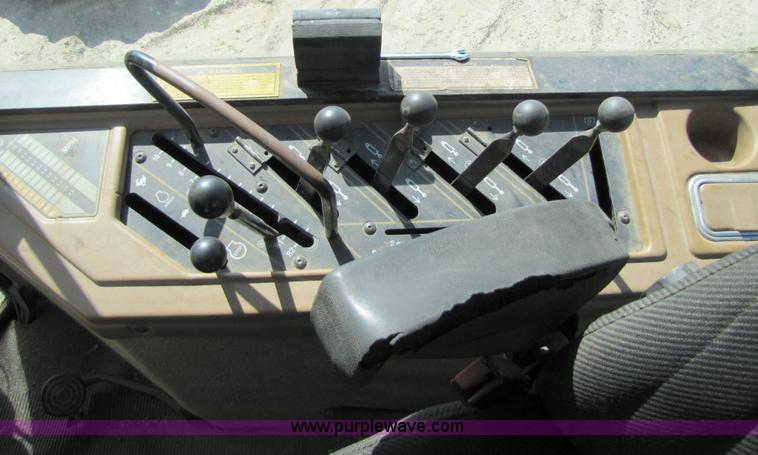 image for item 5783 1987 Cat Challenger 65 tractor