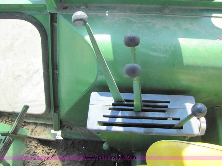 image for item 5784 1971 John Deere 4620 tractor