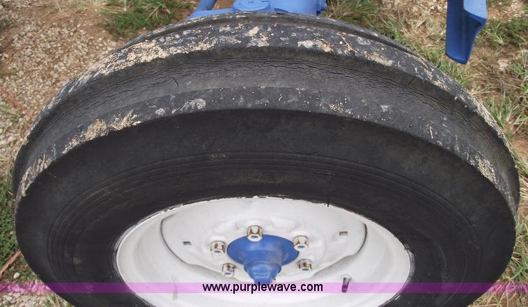 image for item 5792 1965 Ford 4000 tractor