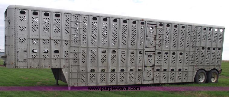 image for item 5810 1984 Wilson PSDCL-108 aluminum livestock trailer