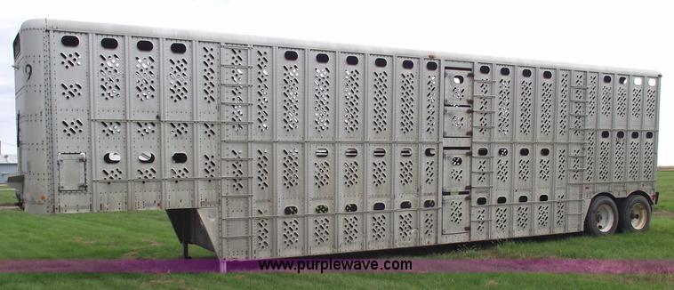 image for item 5810 1984 Wilson PSDCL-108 aluminum livestock trailer