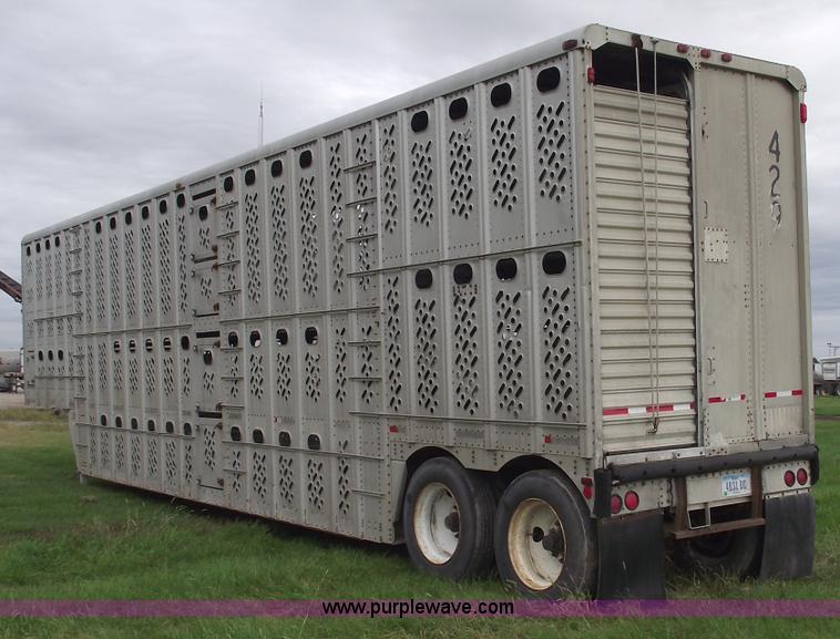 image for item 5810 1984 Wilson PSDCL-108 aluminum livestock trailer