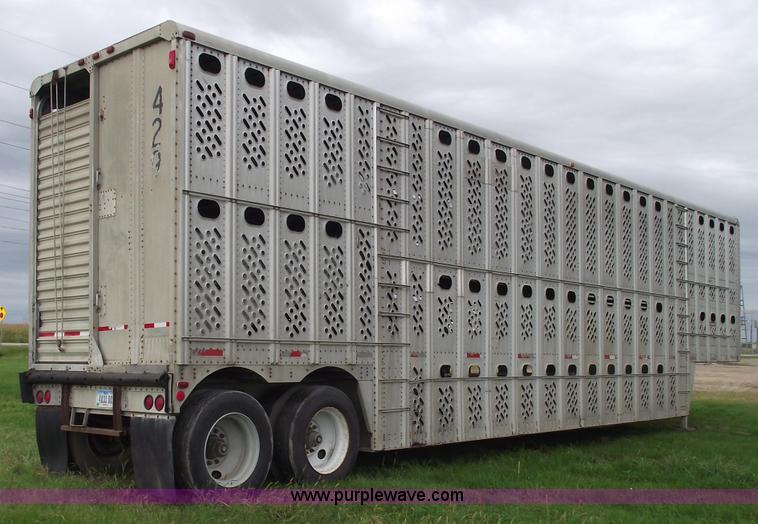 image for item 5810 1984 Wilson PSDCL-108 aluminum livestock trailer