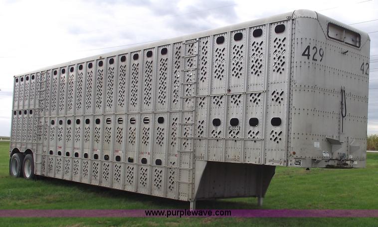 image for item 5810 1984 Wilson PSDCL-108 aluminum livestock trailer