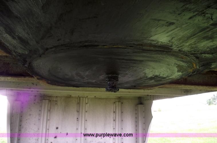 image for item 5810 1984 Wilson PSDCL-108 aluminum livestock trailer