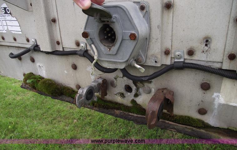 image for item 5810 1984 Wilson PSDCL-108 aluminum livestock trailer