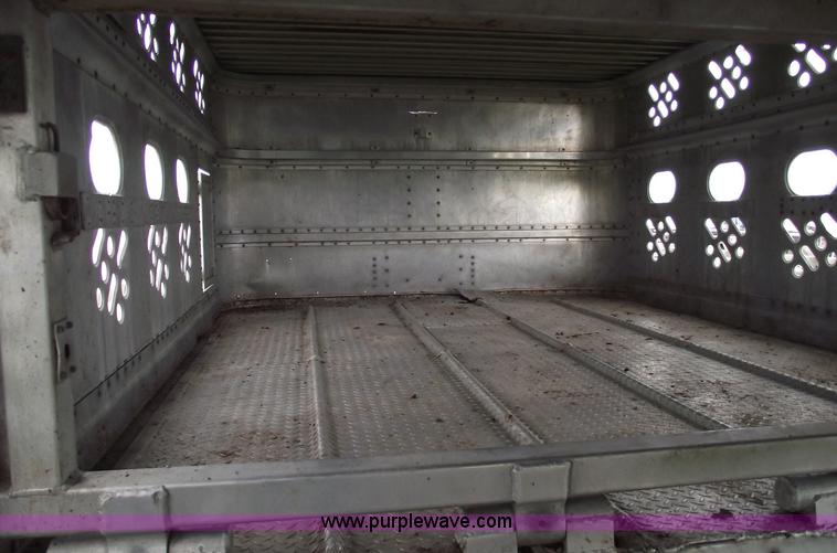 image for item 5810 1984 Wilson PSDCL-108 aluminum livestock trailer