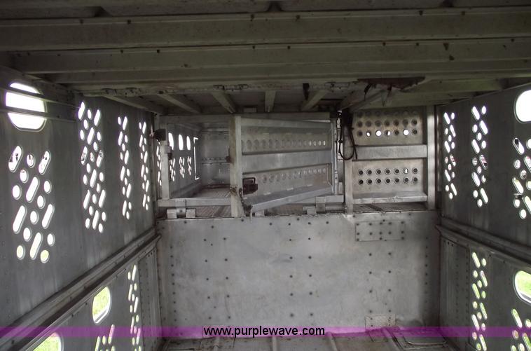 image for item 5810 1984 Wilson PSDCL-108 aluminum livestock trailer