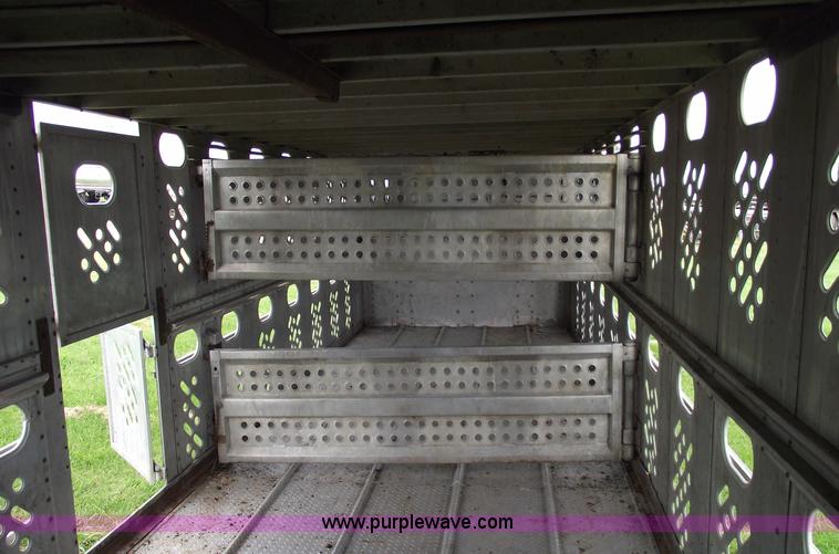 image for item 5810 1984 Wilson PSDCL-108 aluminum livestock trailer