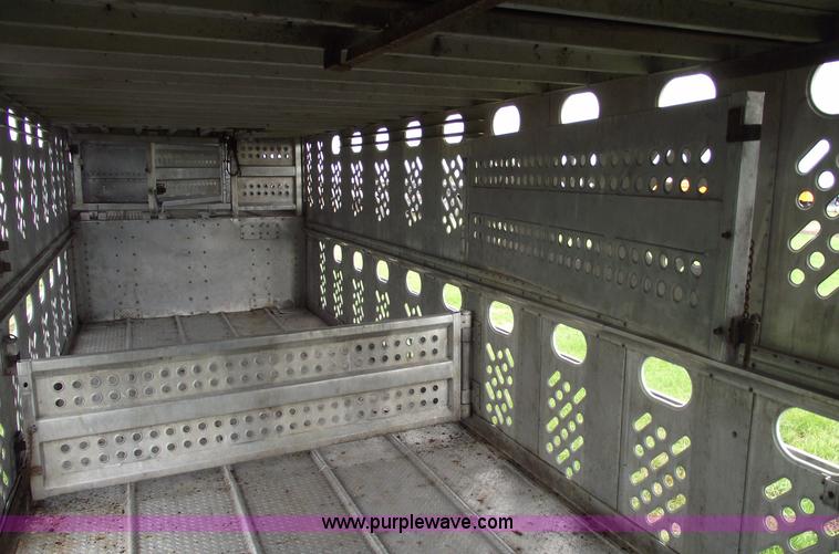 image for item 5810 1984 Wilson PSDCL-108 aluminum livestock trailer