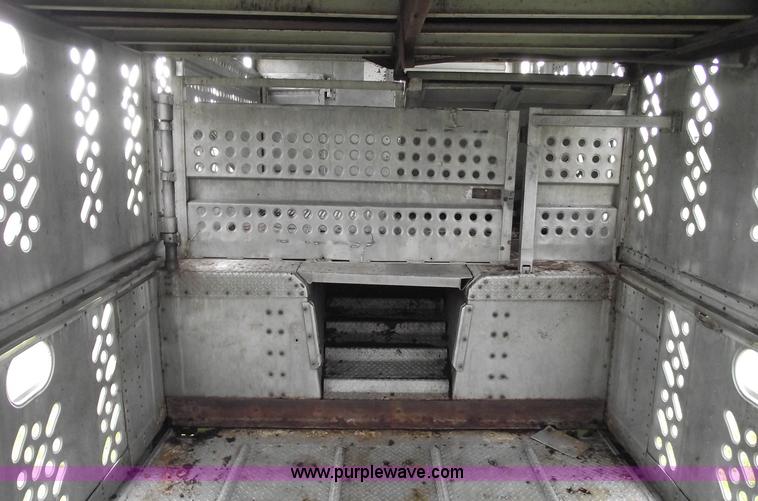 image for item 5810 1984 Wilson PSDCL-108 aluminum livestock trailer