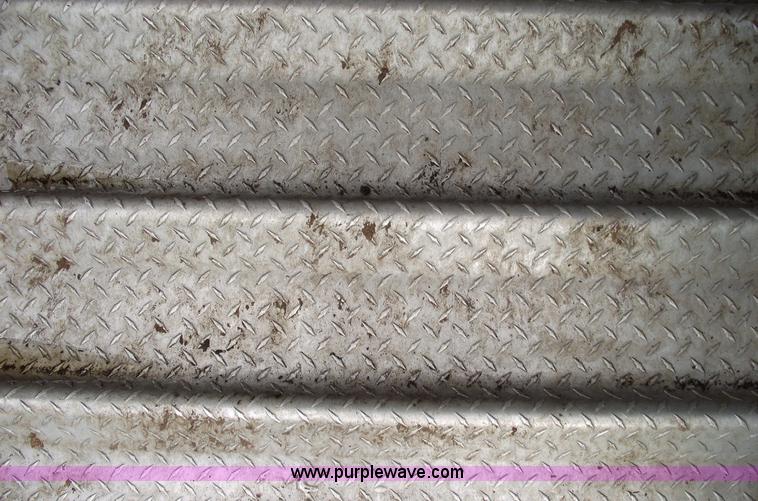 image for item 5810 1984 Wilson PSDCL-108 aluminum livestock trailer