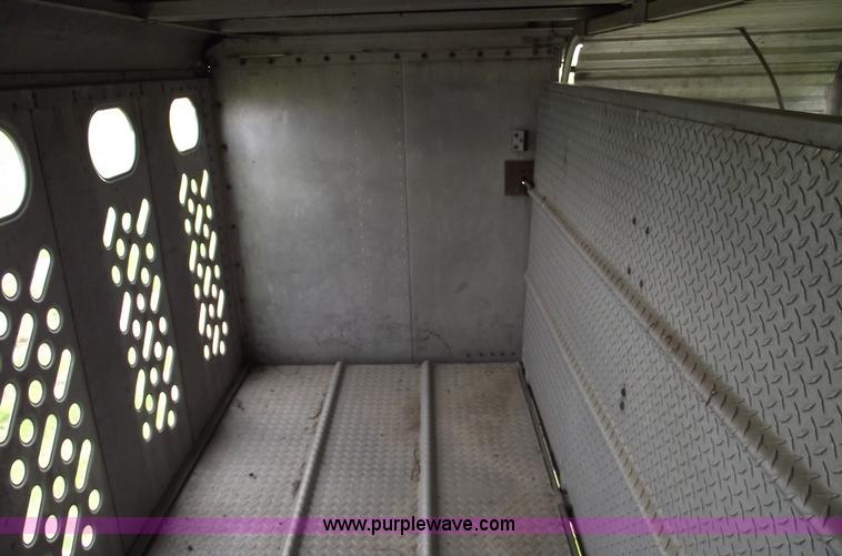 image for item 5810 1984 Wilson PSDCL-108 aluminum livestock trailer