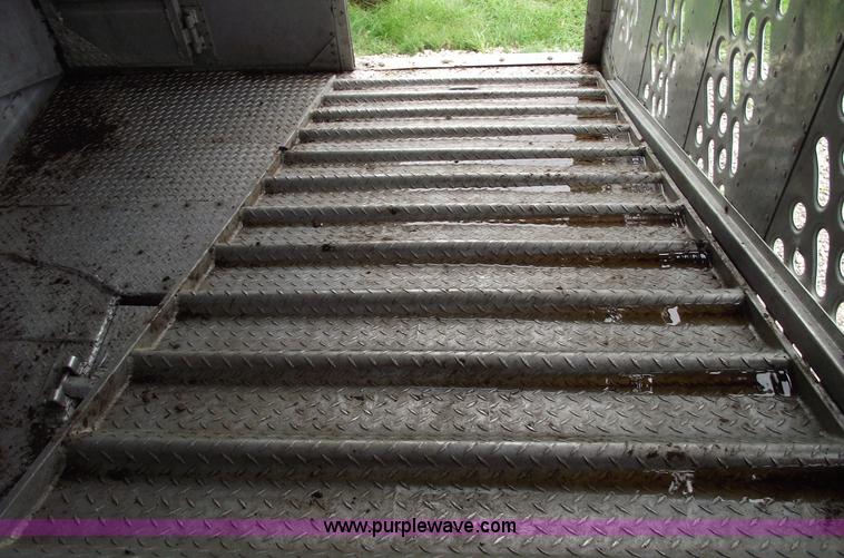 image for item 5810 1984 Wilson PSDCL-108 aluminum livestock trailer