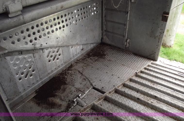 image for item 5810 1984 Wilson PSDCL-108 aluminum livestock trailer