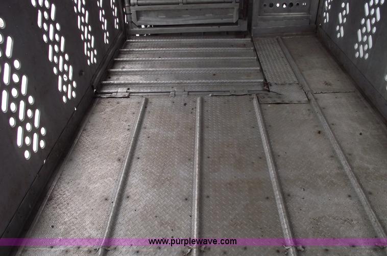 image for item 5810 1984 Wilson PSDCL-108 aluminum livestock trailer