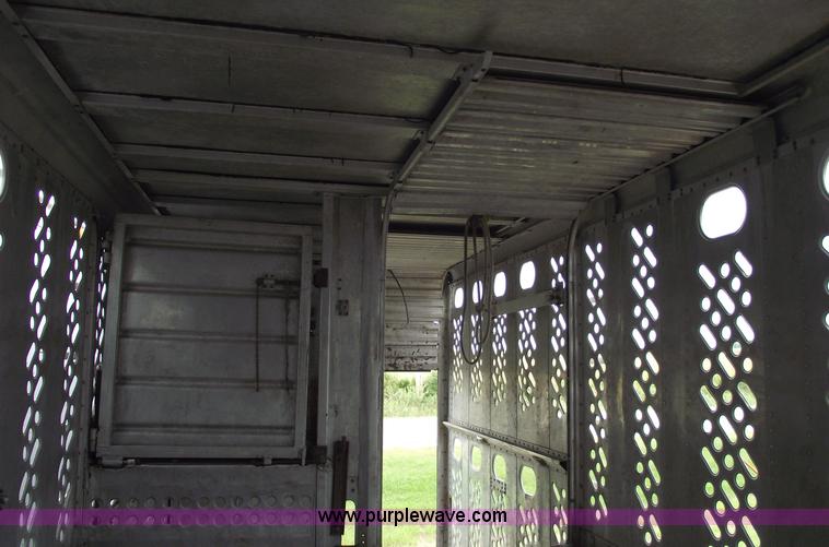image for item 5810 1984 Wilson PSDCL-108 aluminum livestock trailer