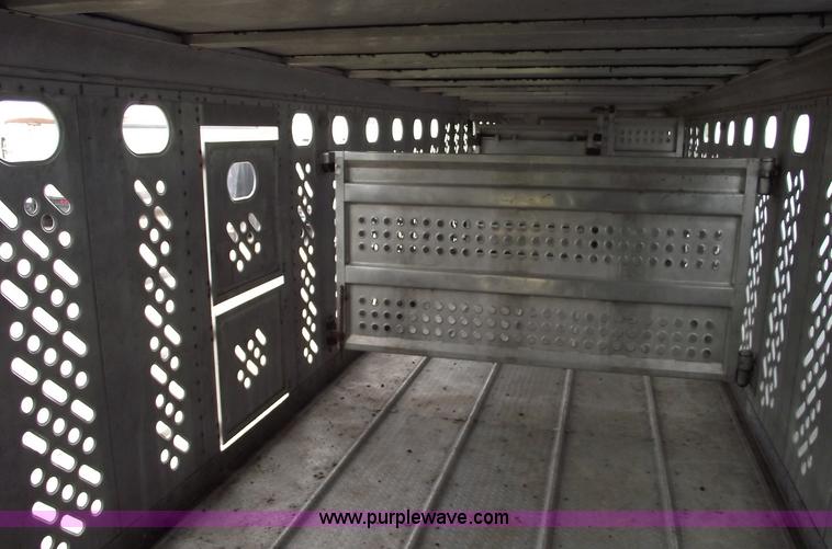 image for item 5810 1984 Wilson PSDCL-108 aluminum livestock trailer