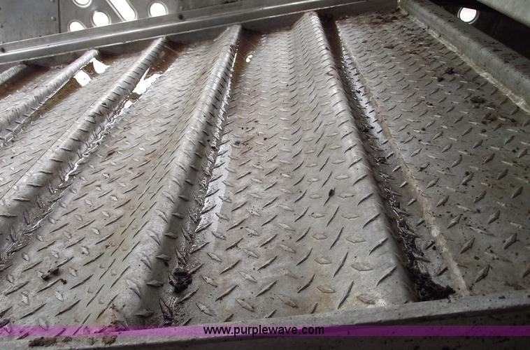 image for item 5810 1984 Wilson PSDCL-108 aluminum livestock trailer