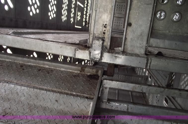 image for item 5810 1984 Wilson PSDCL-108 aluminum livestock trailer