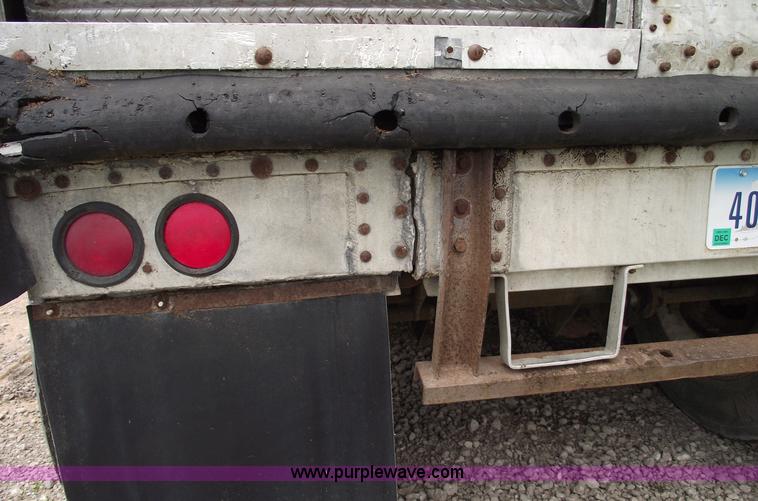 image for item 5810 1984 Wilson PSDCL-108 aluminum livestock trailer