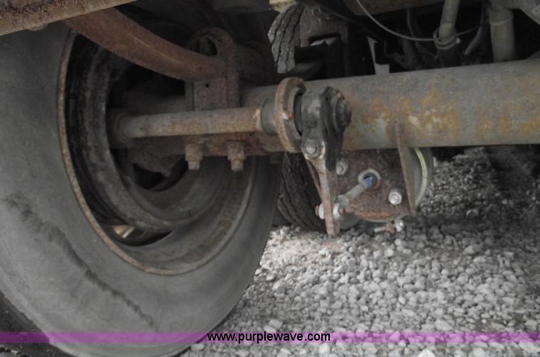 image for item 5810 1984 Wilson PSDCL-108 aluminum livestock trailer