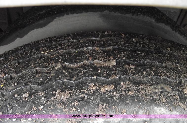 image for item 5810 1984 Wilson PSDCL-108 aluminum livestock trailer