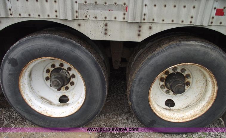 image for item 5810 1984 Wilson PSDCL-108 aluminum livestock trailer