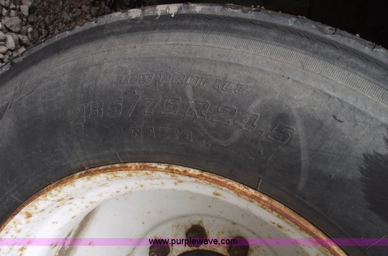 image for item 5810 1984 Wilson PSDCL-108 aluminum livestock trailer