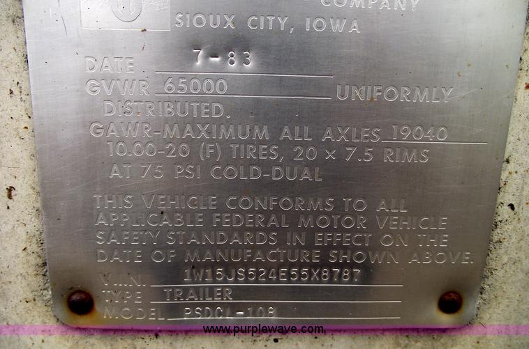 image for item 5810 1984 Wilson PSDCL-108 aluminum livestock trailer