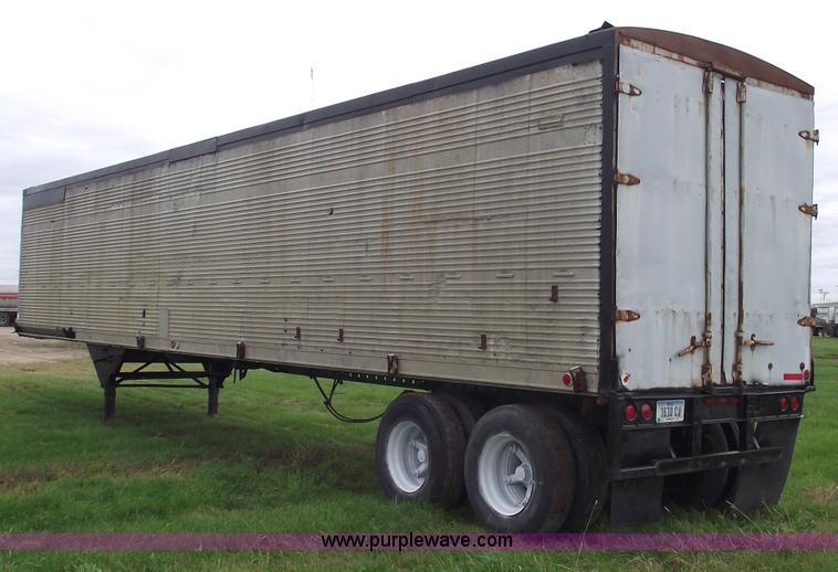image for item 5811 1962 Highway 45' walking floor trailer