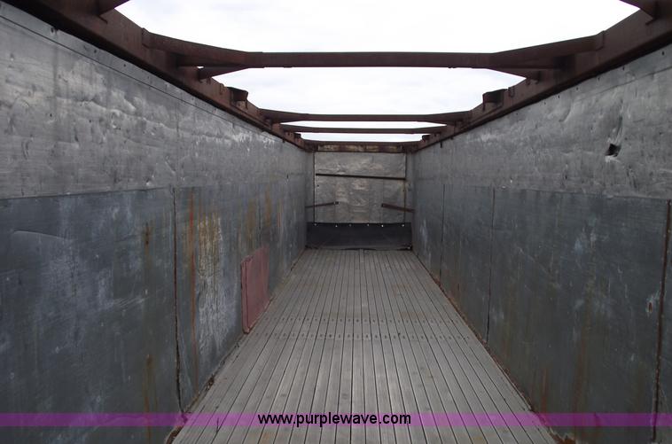 image for item 5811 1962 Highway 45' walking floor trailer