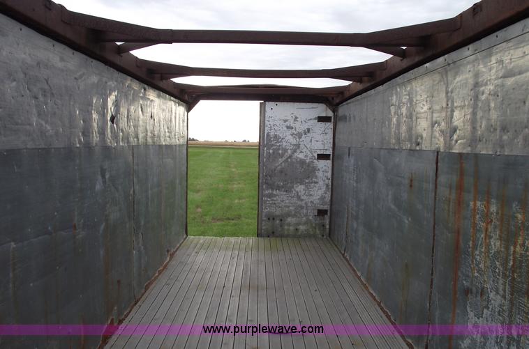 image for item 5811 1962 Highway 45' walking floor trailer