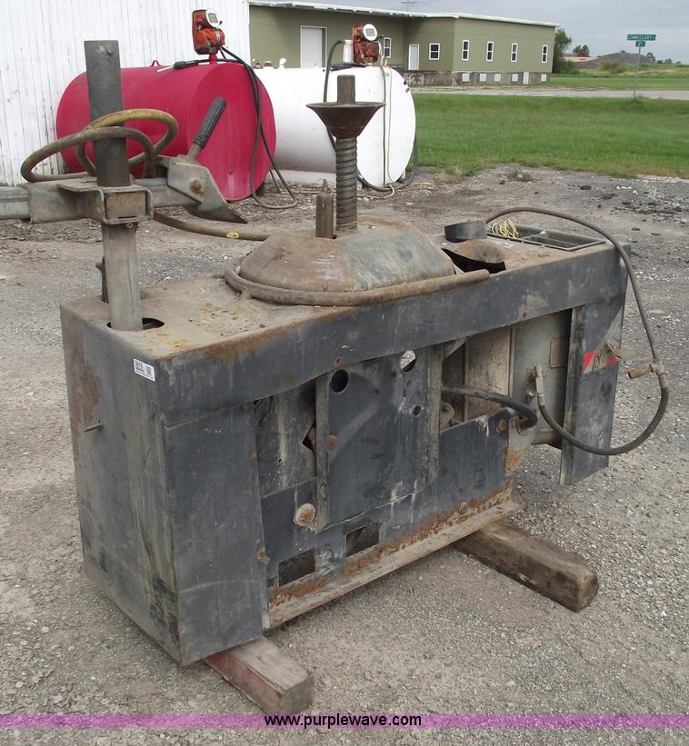 image for item 5816 John Beam 7600 signature series tire machine