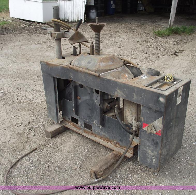 image for item 5816 John Beam 7600 signature series tire machine