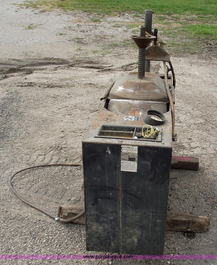 image for item 5816 John Beam 7600 signature series tire machine