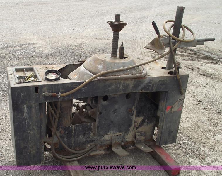 image for item 5816 John Beam 7600 signature series tire machine