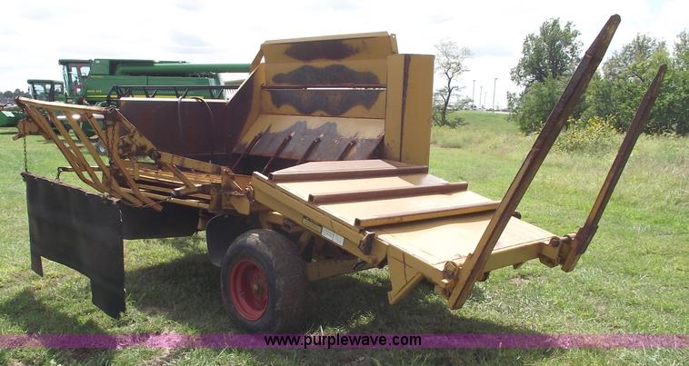 image for item 5842 2004 HayBuster 256 Plus II bale processor