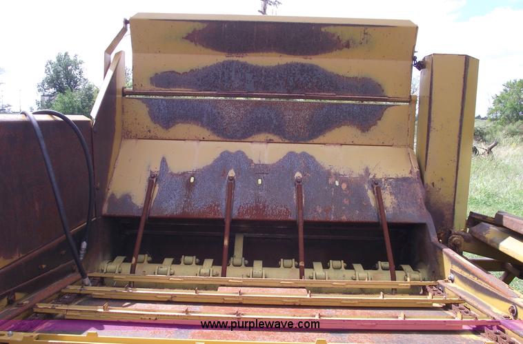 image for item 5842 2004 HayBuster 256 Plus II bale processor