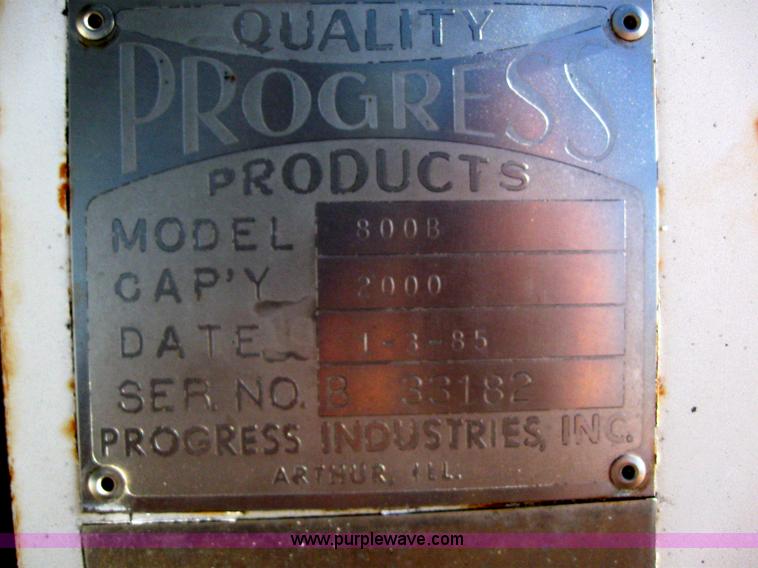 image for item 6197 1985 Chevrolet 70 fuel truck