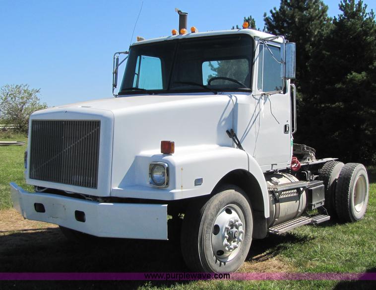 image for item 7195 1991 White Gmc WG semi truck
