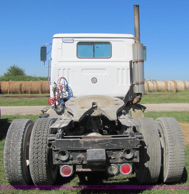 image for item 7195 1991 White Gmc WG semi truck