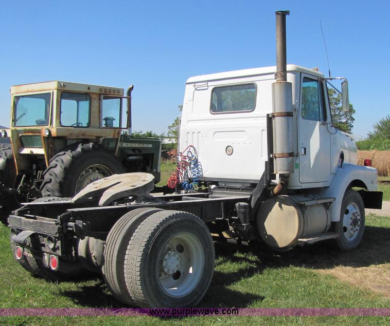 image for item 7195 1991 White Gmc WG semi truck
