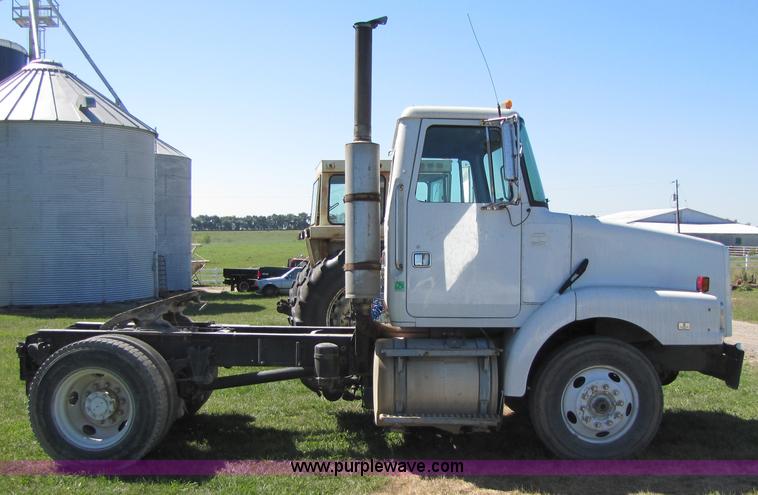 image for item 7195 1991 White Gmc WG semi truck