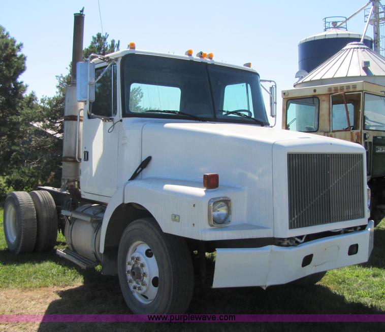 image for item 7195 1991 White Gmc WG semi truck