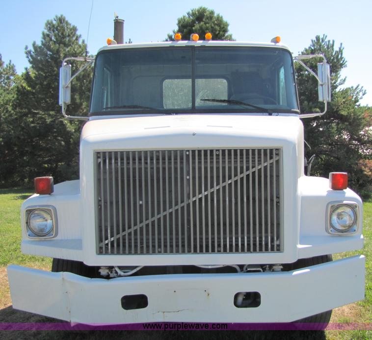image for item 7195 1991 White Gmc WG semi truck
