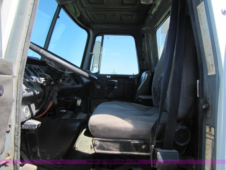 image for item 7195 1991 White Gmc WG semi truck