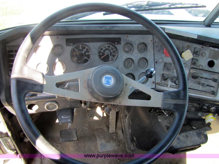 image for item 7195 1991 White Gmc WG semi truck