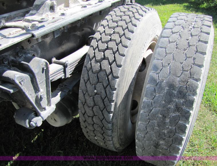 image for item 7195 1991 White Gmc WG semi truck