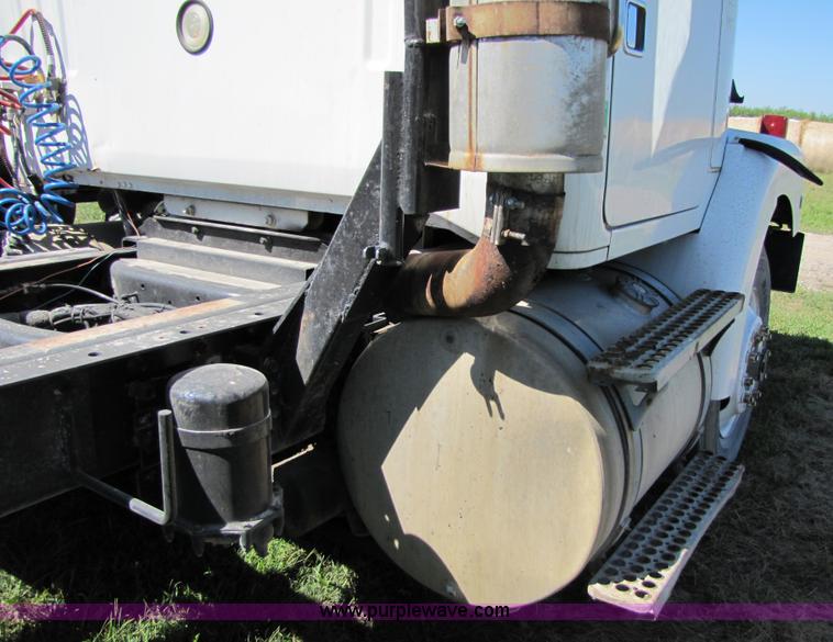 image for item 7195 1991 White Gmc WG semi truck